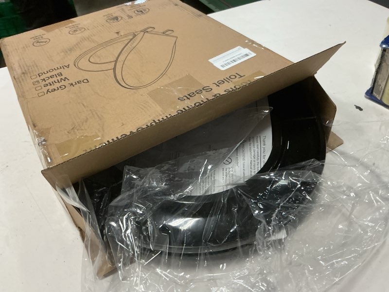 Condition photo showing Good Condition for Quick Release Toilet Seat, 16.5inch Round Toilet Seat Soft Close No Slam, Easy Installation and Removal, Black, Plastic Black Toilet Seat Quick-Release