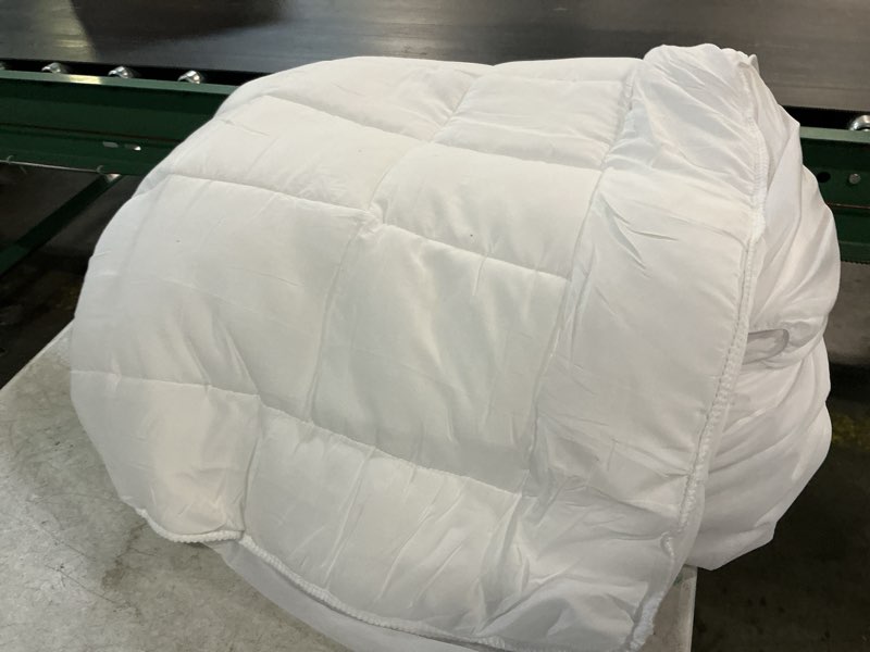 Condition photo showing As Is for yugyvob mattress pad extra thick, cooling, and breathable full size mattress topper 8-21" deep pocket soft down alternative fill full 800g