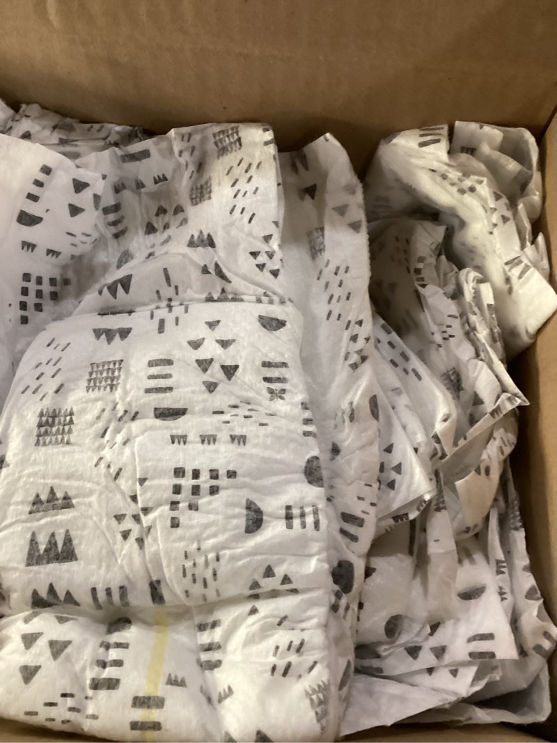 Condition photo showing Good Condition for The Honest Company Clean Conscious Diapers for Delicate Skin Up to 100% Leakproof Hypoallergenic Fragrance-Free Baby Gender Neutral Prints Super Club Box Size 7 (41 lbs) 64 Count Size 7 (64 Count) Barnyard Babies + Pattern Play