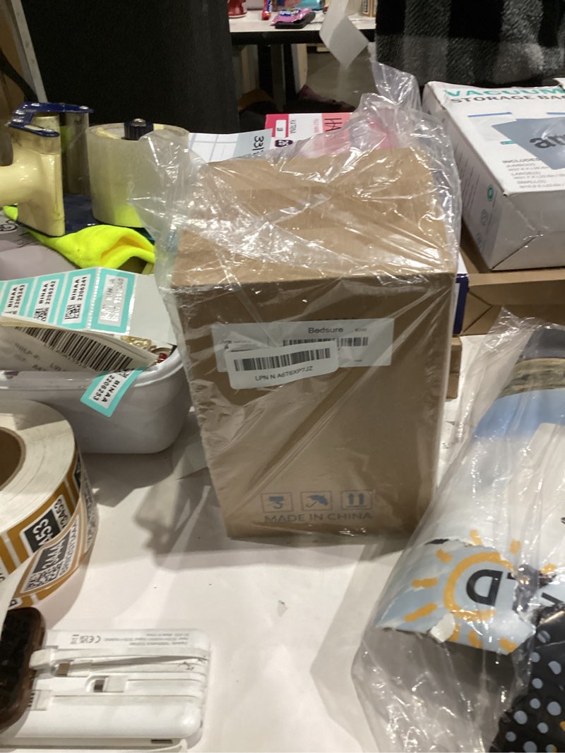 Condition photo showing New/Like New for Bedsure Waterproof Dog Blankets for Large Dogs - Large Cat Blanket Washable for Couch Protection, Sherpa Fleece Puppy Blanket, Soft Plush Reversible Throw Furniture Protector, 40"X50", Grey L(40x50") Grey