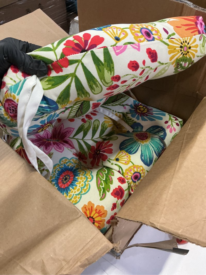 Condition photo showing Good Condition for Pillow Perfect Bright Floral Indoor/Outdoor Tufted Wicker Chair Pad with Ties, 15.5" x 16", 2 Count, Blue/Purple Gregoire 15.5" x 16" Blue/Purple Gregoire 2