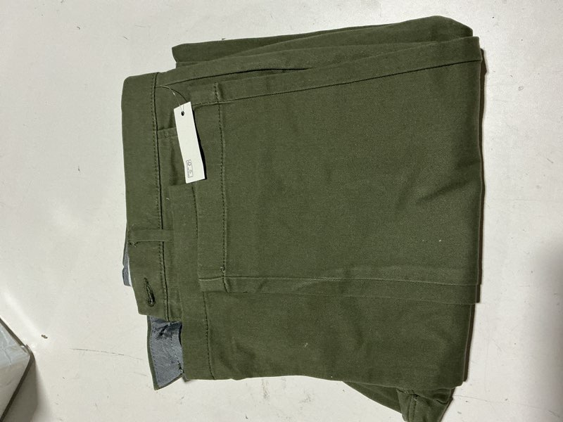 Condition photo showing Good Condition for amazon essentials men's casual stretch chino pant