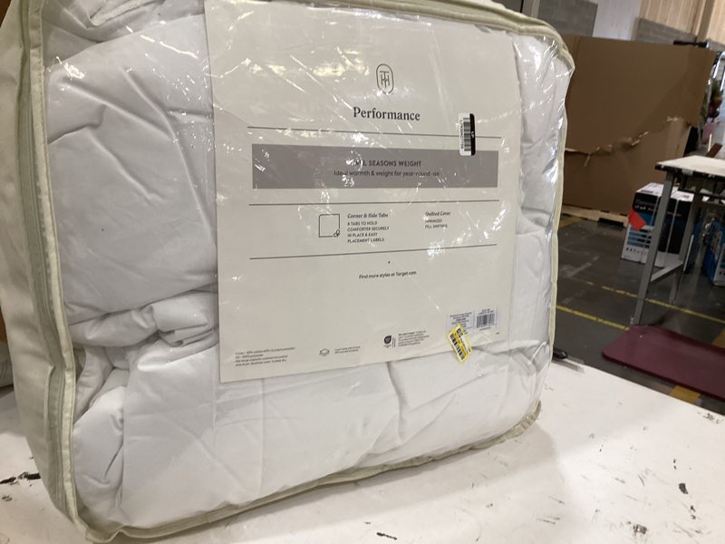 Condition photo showing Good Condition for king/california king all seasons performance down alternative comforter - threshold™