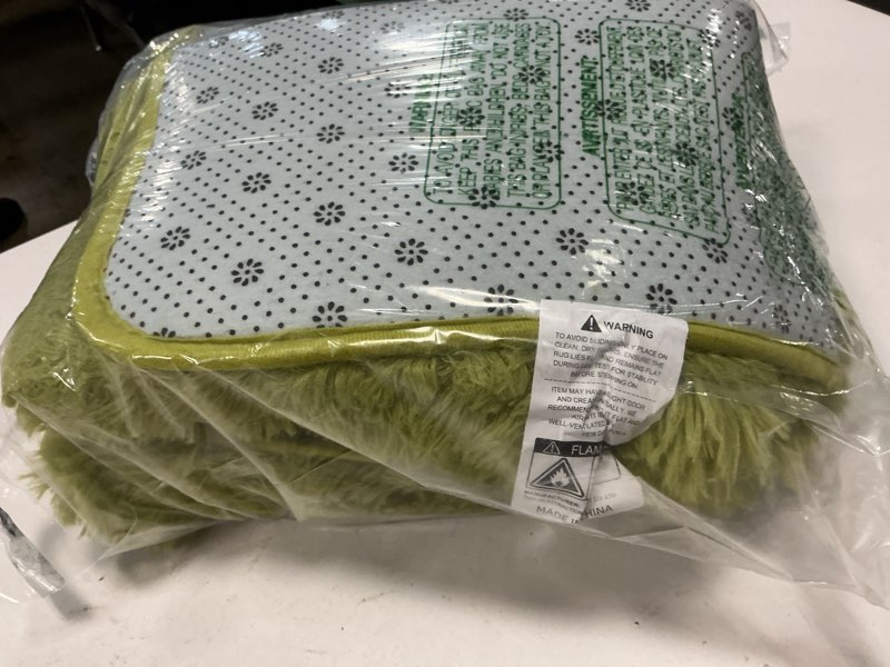 Condition photo showing Good Condition for OLANLY 3x5 Machine Washable Small Bedside Rug, Soft Fluffy Shaggy Rugs for Living Room, Bedroom, Indoor Floor Carpet for Kids Girls and Boys, Preppy Dorms, Nursery, Home Decor Aesthetic, Grass Green