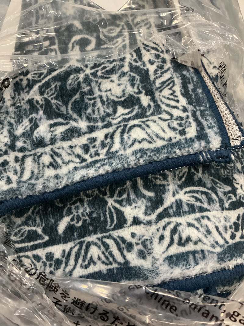 Condition photo showing Good Condition for KILOCOCO Area Rug 3x5 Entryway Rug Washable Printed Vintage Floral Rubber Backed Non Slip Indoor Kitchen Rugs for Living Room Laundry Room Playroom Mudroom Moroccan Area Rugs, Blue 3' x 5' (Rectangular) Blue/Navy/White