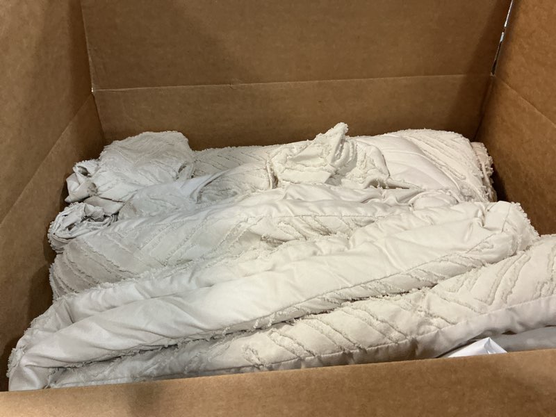 Condition photo showing As Is for Litanika Beige Oversized King Size Comforter, 3 Pieces Cream Tufted Boho Farmhouse Bedding Comforter Sets, Lightweight Fluffy Bed Set for All Season (120x98In Comforter and 2 Pillowcases) Oversized King (120"x98") 01-beige