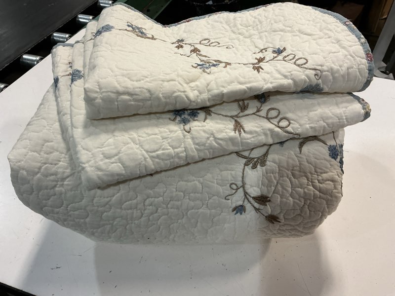 Condition photo showing Good Condition for vctops 3-piece elegant floral embroidered bedspread coverlet set 100% cotton reversible patchwork 1 quilt and 2 pillow shams full/queen, flower b