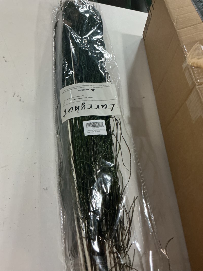 Condition photo showing New/Like New for larryhot long peacock feathers bulk - 40pcs 28-32 inches for floral arrangements, wedding, home and party decorations 28-32 inch -40pcs