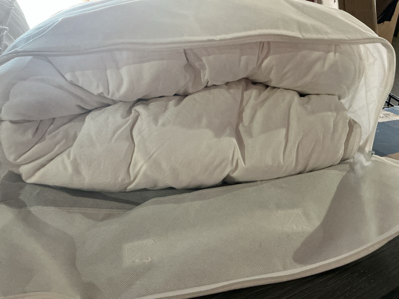 Quince premium down alternative comforter size unknown