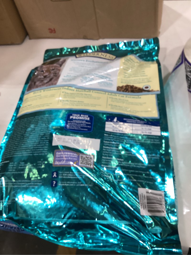 Condition photo showing New/Like New for Blue Buffalo Wilderness High-Protein, Grain-Free Natural Dry Food for Adult Cats, Indoor Hairball Control, Chicken, 11-lb. Bag Chicken 11 Pound (Pack of 1)
