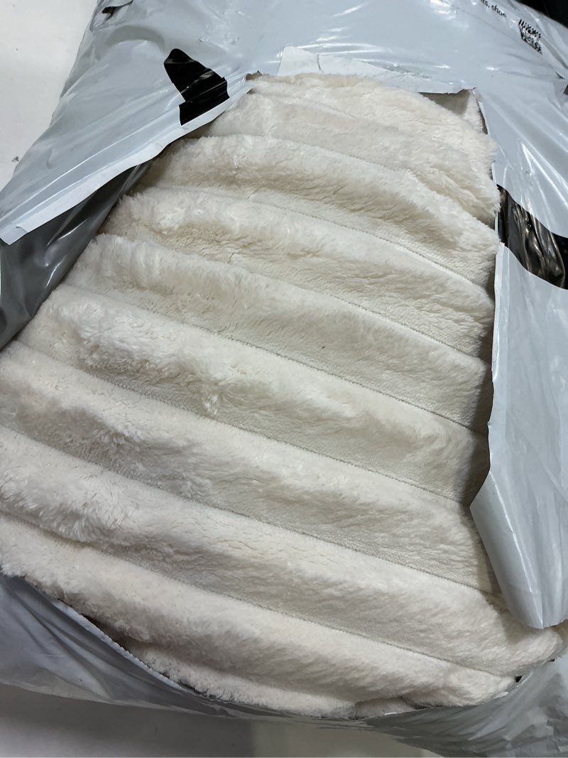 Condition photo showing Good Condition for BEDELITE Fleece Queen Comforter Set -Super Soft & Warm Fluffy Cream White Bedding, Luxury Fuzzy Heavy Bed Set for Winter with 2 Pillow Cases Cream White Queen