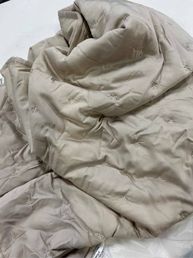 Condition photo showing Good Condition for (only pillowcases) bamboo dream quilt set, king/cal king, sand