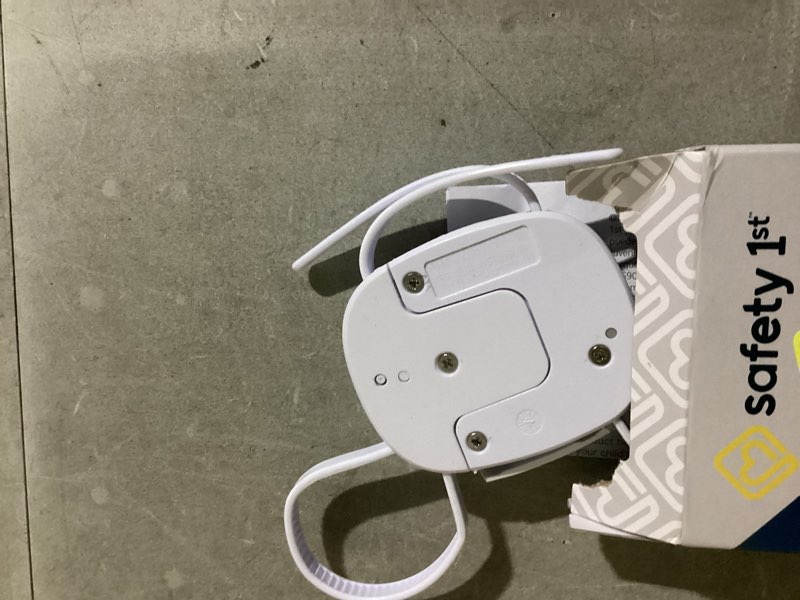 Condition photo showing Good Condition for safety 1st outsmart flex lock white