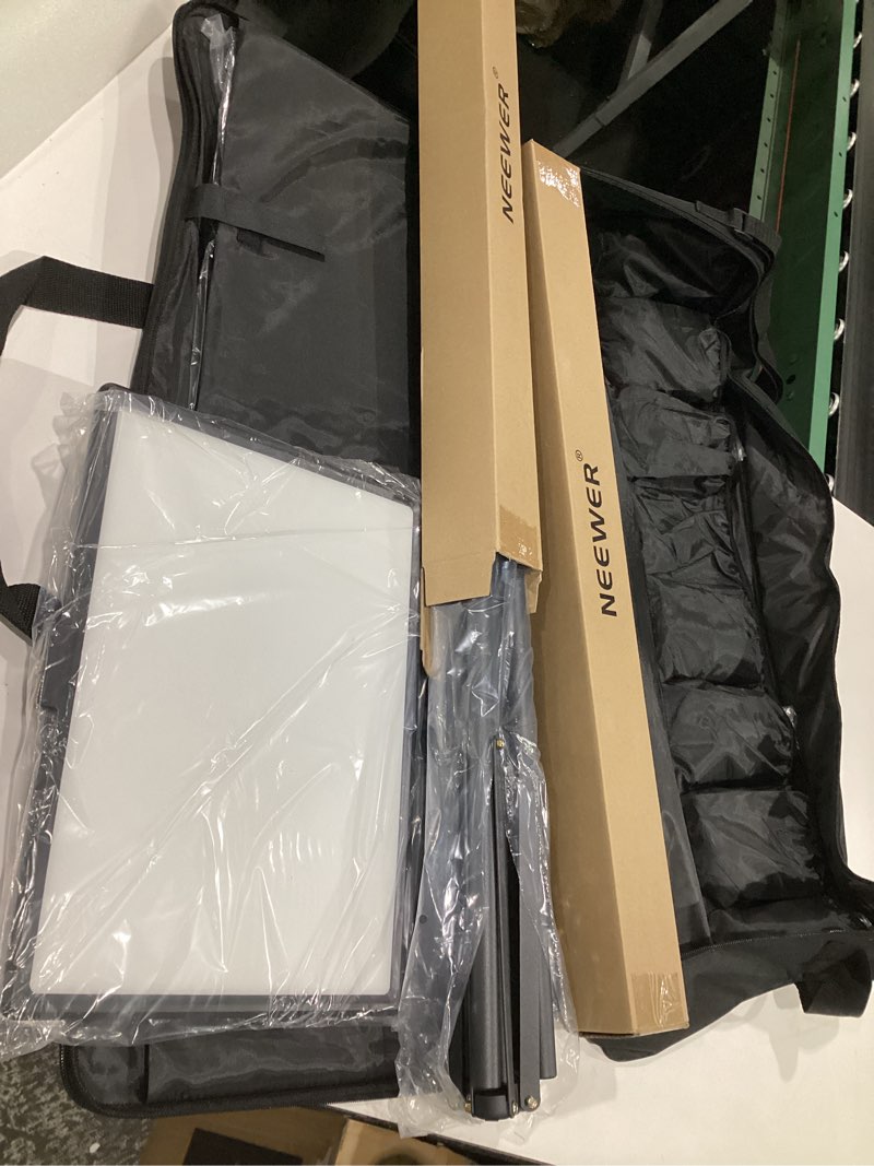 Condition photo showing Good Condition for NEEWER 2 Pack Bi Color 660 LED Video Light and Stand Kit: (2) 3200-5600K CRI 96+ Dimmable Light with U Bracket and Barndoor, (2) 75 inches Light Stand for Studio Photography, Video Recording (Black) NL660( SIMILAR TO STOCK PHOTOS) 