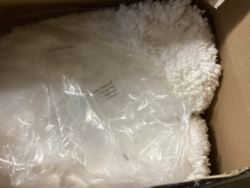 Condition photo showing Good Condition for White Bathroom Runner Rug 24x59 Non Slip Fluffy Long Bath Mat for Bathroom Floor Washable Plush Luxury Bath Rug for Tub Absorbent Shower Sink Mat Bedside Rug White 2' x 4'11" (24''x59'' Bathroom Rug)