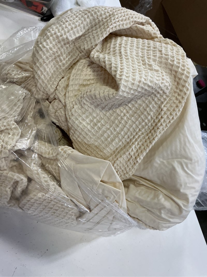 Condition photo showing Good Condition for organic waffle duvet cover set, king/cal king, undyed