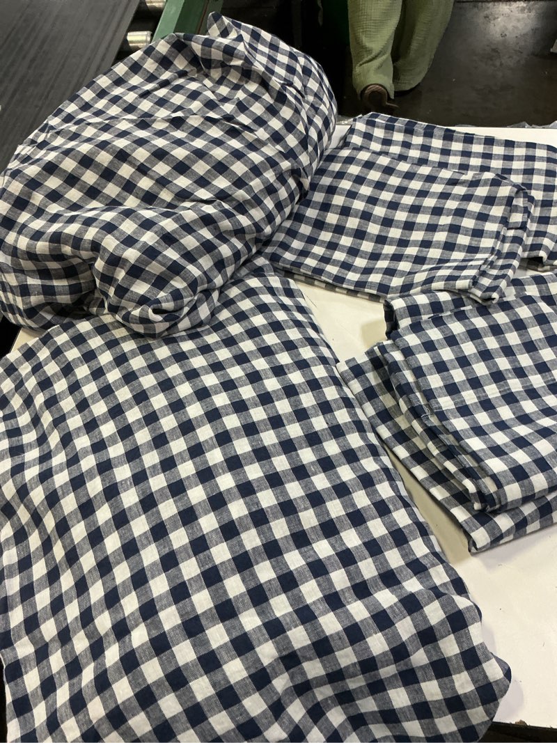 Condition photo showing Good Condition for european linen sheet set, king size king cal/king 6 pieces 