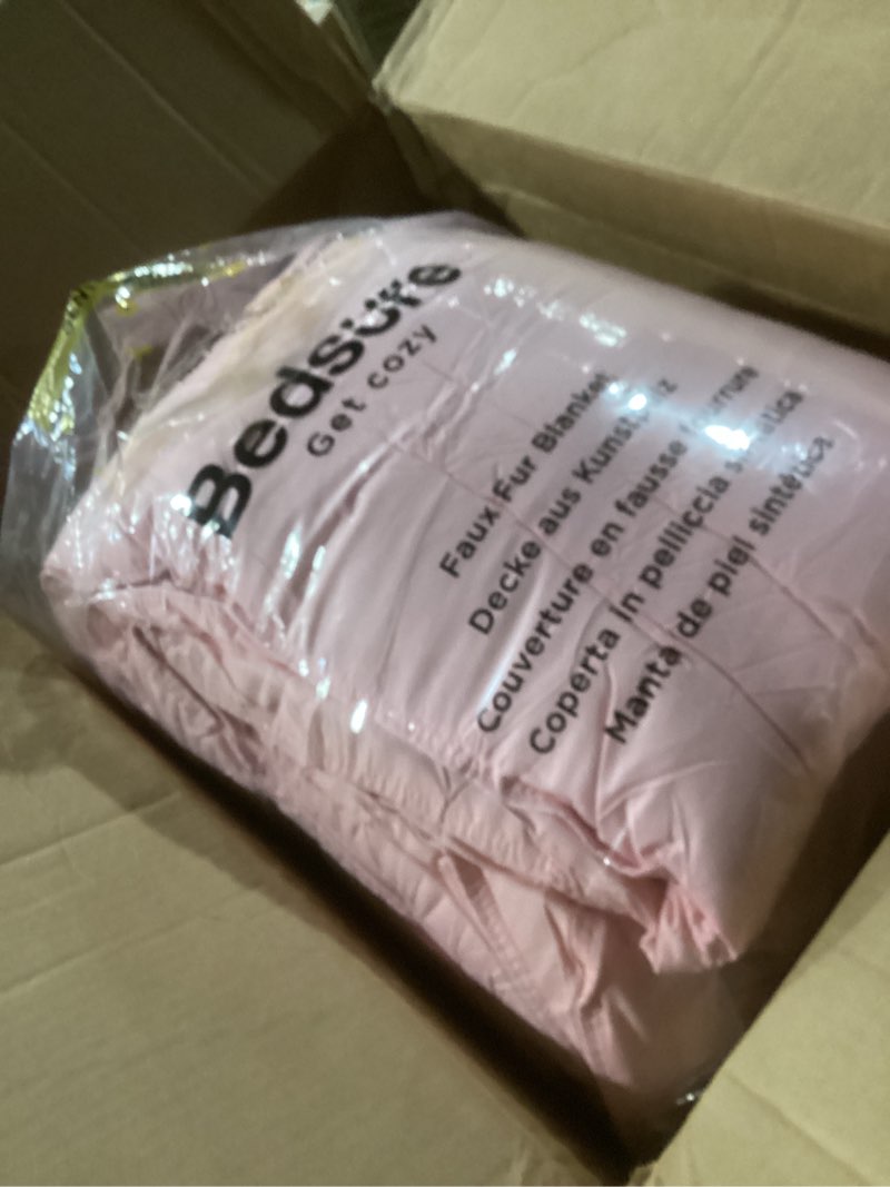 Condition photo showing Good Condition for bedsure queen comforter set, gentlesoft™ 3 pieces bow cute bedding pink room decor aesthetic, queen bedding sets gifts for girls her, 1 bed pink comforter, 2 pillow shams, 90x90 inches queen (90" x 90") 01 - bow pink