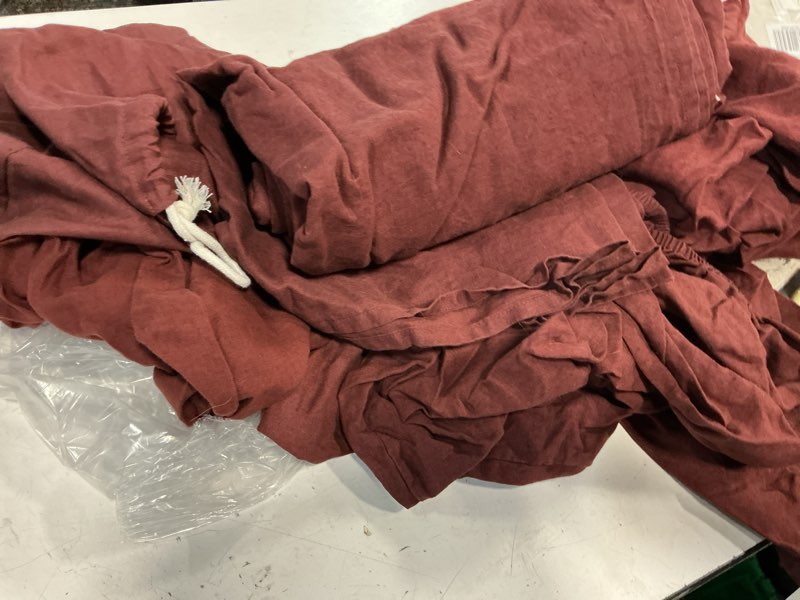 Condition photo showing Good Condition for european linen sheet set maroon king