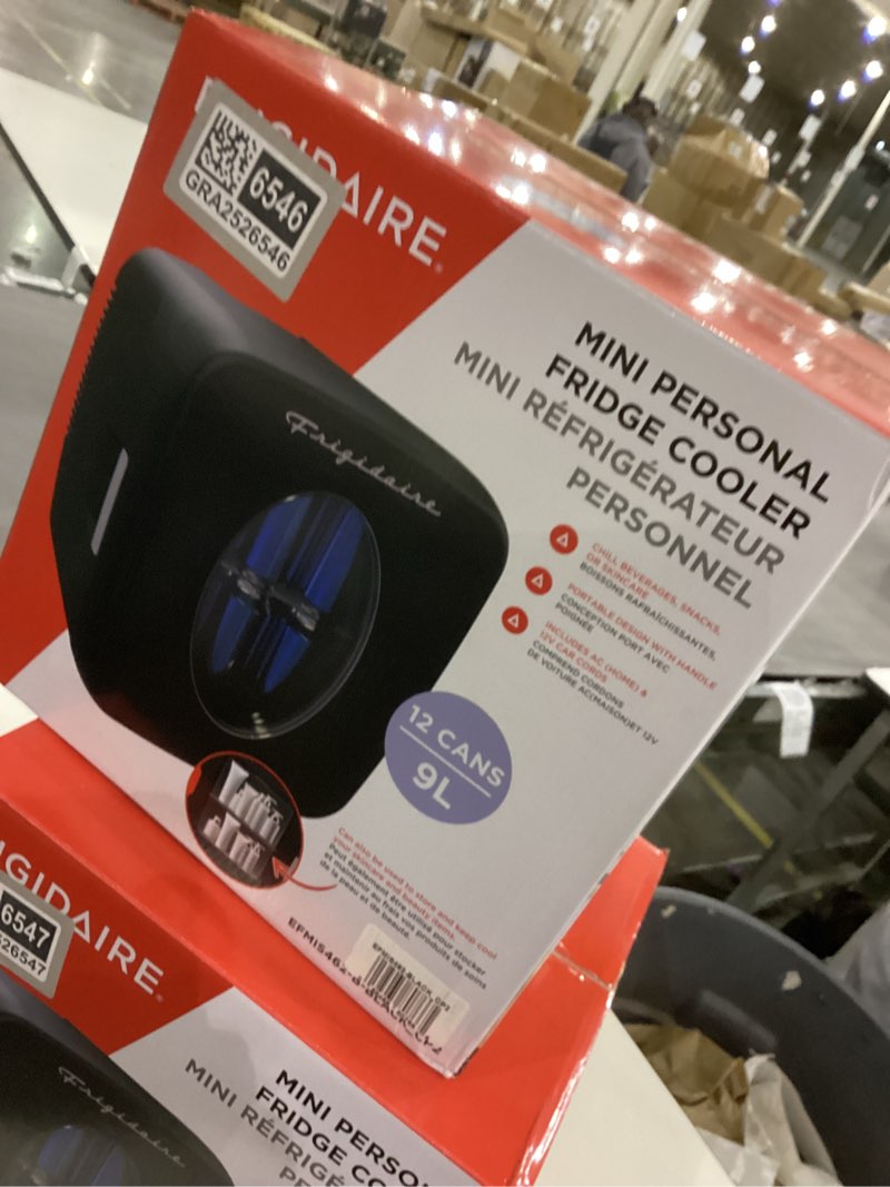 Mini personal fridge cooler