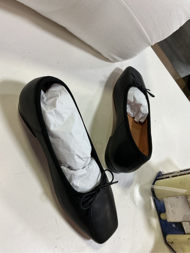 Condition photo showing Good Condition for italian leather square toe ballet flat color: black size: 5.5 