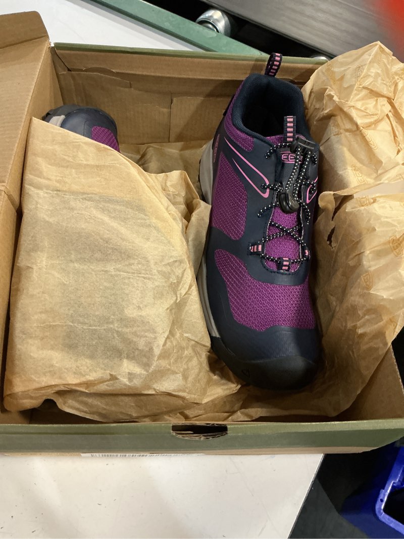 Condition photo showing Good Condition for keen kids' wanduro low height waterproof easy on durable hiking sneakers 4 big kid sky captain/charisma