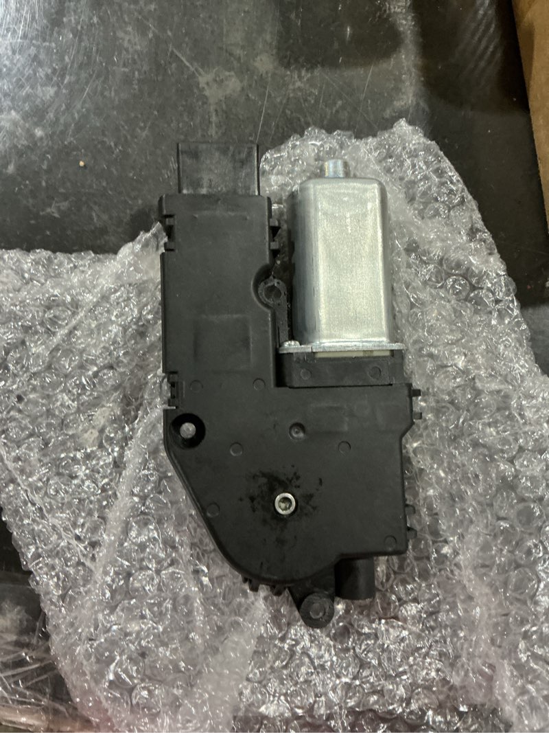 Condition photo showing Good Condition for sunroof motor 70450ta0a01, powerful efficient fast response electric moon roof motor, with low noise operation, for car sunroof replacement
