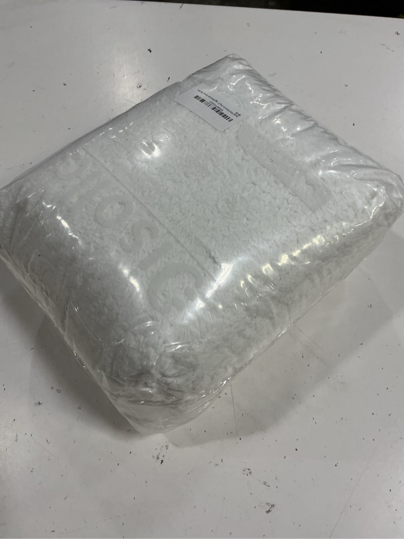 Condition photo showing New/Like New for disolla white bathroom rug 20x32 - non-slip plush thick bath mat, highly absorbent & ultra soft fluffy floor mat, machine washable for shower and tub white 1'8" x 2'8" (20''x32'' bathroom rug)