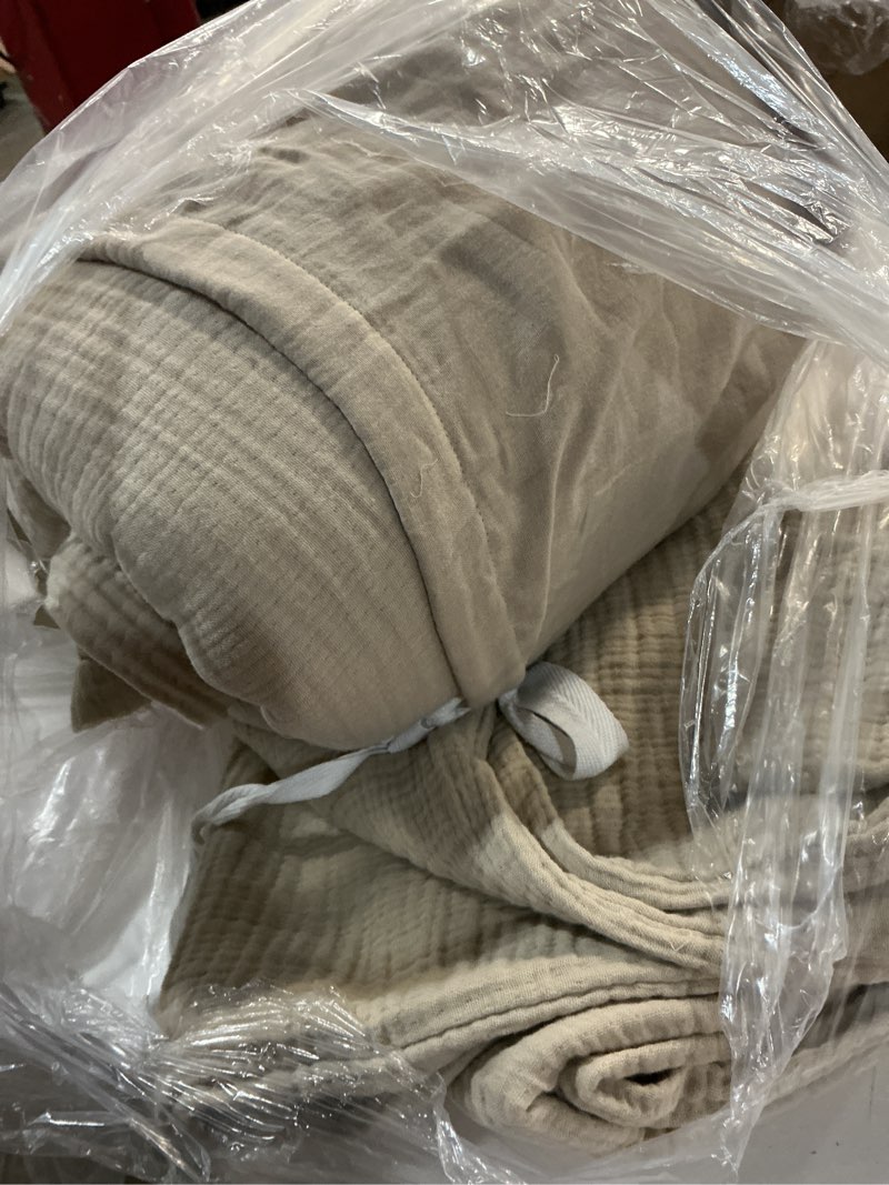 Condition photo showing Good Condition for european linen cotton stitch quilt set
