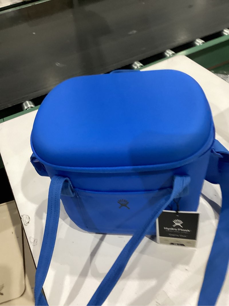 Condition photo showing Good Condition for hydro flask cooler bag - insulated portable soft cooler - 12 l capacity in cascade cooler 12 l cascade