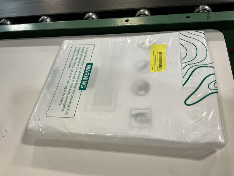 Condition photo showing New/Like New for ophanie twin size fitted mattress protector - waterproof, breathable, noiseless, fits 6"-14" deep mattresses, white, 75" x 39"
