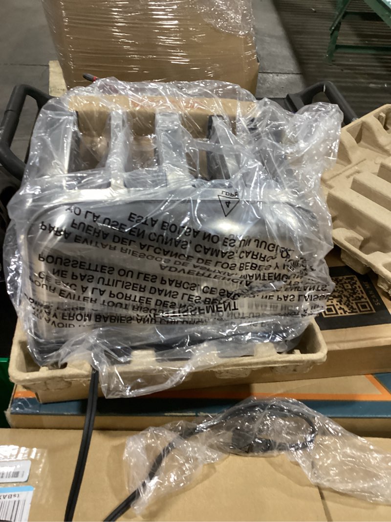Condition photo showing New/Like New for Cuisinart CPT-180BKS Classic 4-Slice Toaster, Black/Stainless Steel