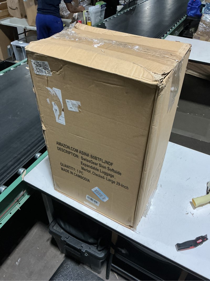 Condition photo showing New/Like New for SwissGear Sion Softside Expandable Luggage – Large Checked Suitcase with 360 Degree Wheels & Retract