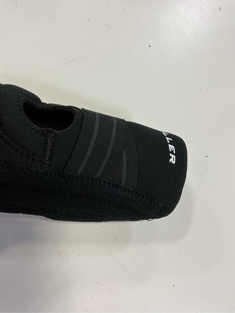 Condition photo showing Good Condition for mueller sports medicine mueller self-adjusting knee stabilizer support 1 ct