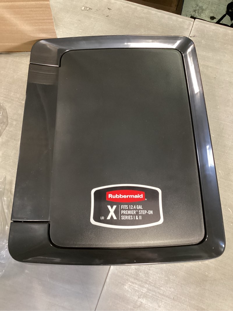 Rubbermaind Tapa lid X fits 12.4 Gal premier step -on series l & ll set 4 color black 
