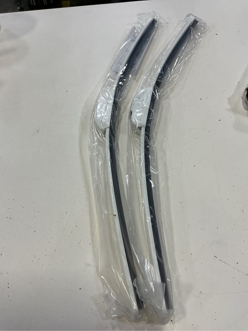 Condition photo showing New/Like New for oem quality 22" + 22" parrati premium all-season white windshield wiper blades (set of 2) white 22''+22''(pair of front wiper blades)
