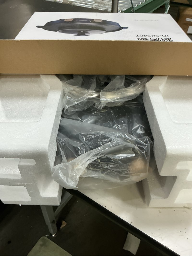 Condition photo showing Good Condition for joydeem electric grill with shabu shabu hot pot, compact korean bbq hotpot combo machine, 2l hot pot, suitable for 1-4 people, jd-sk3407