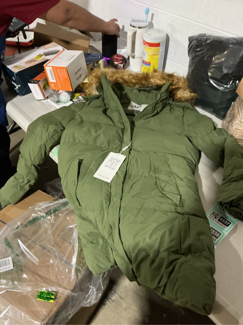 Condition photo showing As Is for wenven women's winter thicken puffer coat warm jacket with faux fur removable hood