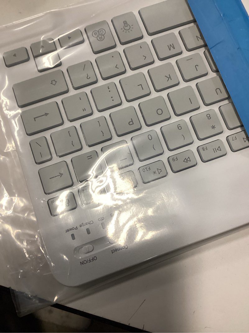 Condition photo showing Good Condition for omoton bluetooth keyboard, backlight wireless rechargeable keyboard for ipad, ipad pro, ipad mini, ipad air with illuminated led (white)