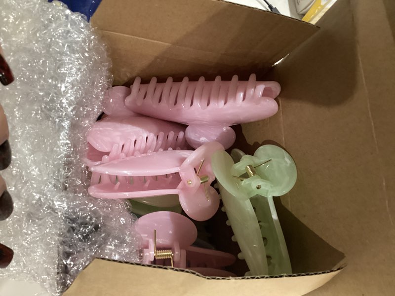 Condition photo showing Good Condition for 16 pcs large acrylic hair claw clips bulk for women christmas birthday gift fashion french style cute hair accessories non-slip hold claw clips for thick thin(4.13 inch,sweet color)