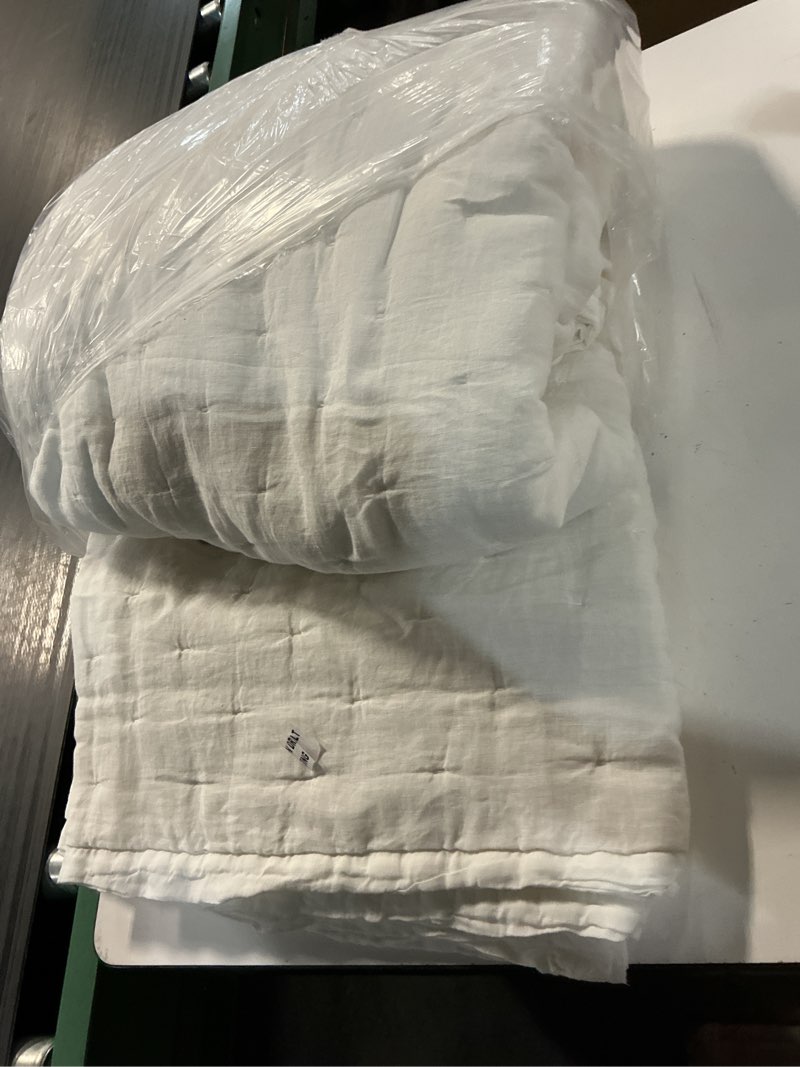 Condition photo showing Good Condition for european linen dream quilt, king/cal king, white