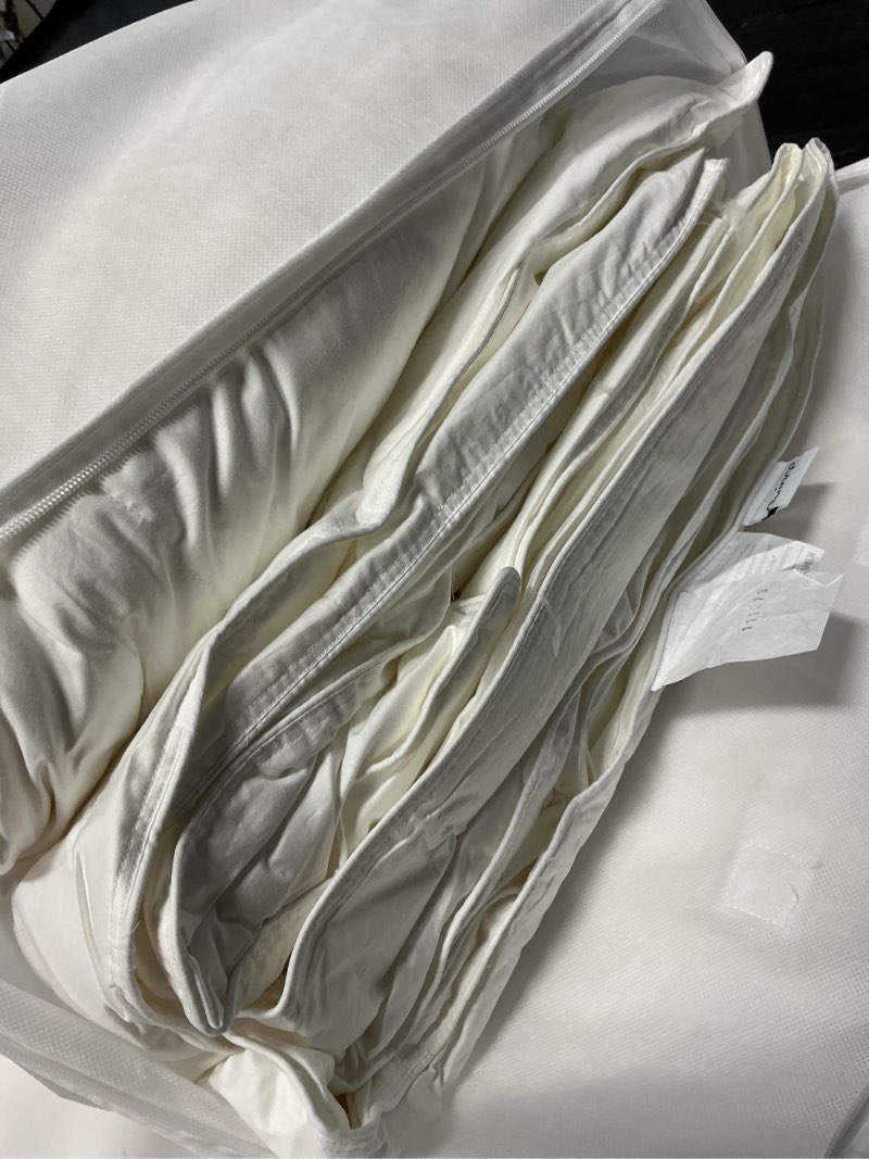 Condition photo showing Good Condition for all-season premium down alternative comforter, king/cal king, white