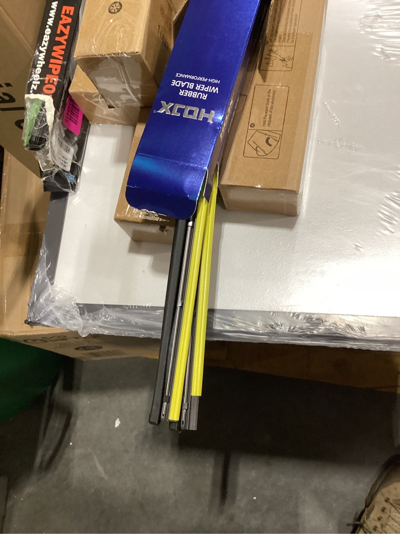 Condition photo showing Good Condition for quiet front windshield wiper blades 19 inch and 18 inch set of 2, oem quality all-season windshield wipers,u&j-hook for my car/automotive replacement, easy to install oem replacement parts front(19"and 18")