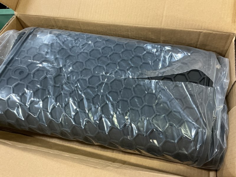 Condition photo showing New/Like New for car floor mats custom fit for kia sorento 2016 2017 2018 2019 2020 odorless washable rubber foot carpet heavy duty anti-slip all weather car floor liner-black