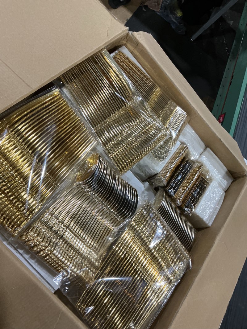 Condition photo showing Good Condition for youbet 700pcs gold plastic dinnerware set - white and gold disposable plates for 100 guest - 200 disposable plates, 300 heavy duty plastic silverware, 100 cups,100 napkins for wedding