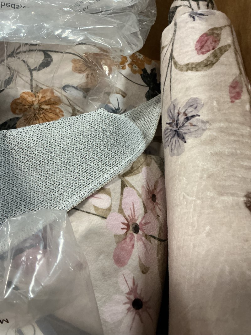 Condition photo showing Good Condition for wonnitar washable 5x7 rug for living room, floral print large bedroom area rug, non-slip dining table throw mat, botanical area rug carpet for entry basement dorm (beige,5'x7') 5' x 7' (rectangular) beige