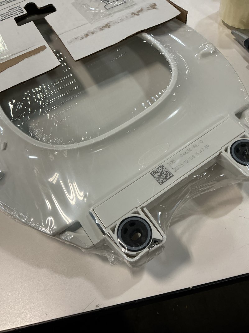 Condition photo showing Good Condition for KOHLER 4636-RL-0 Cachet ReadyLatch Elongated Toilet Seat Slow Close, Soft Close Toilet Seat Quiet Lid, Contoured Grip-Tight Bumpers Installation Hardware, Apartment Essentials, White White Elongated Ready Latch