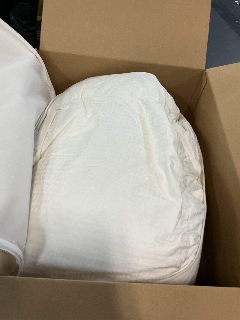 Condition photo showing Good Condition for puredown® Goose Down Comforter King Size, 800 Fill Power, 100% Cotton Winter Oversized Down Duvet Insert 700 Thread Count, Heavyweight Cloud Fluffy Pinch Pleat Extra Warmth Pinch Pleat -White King