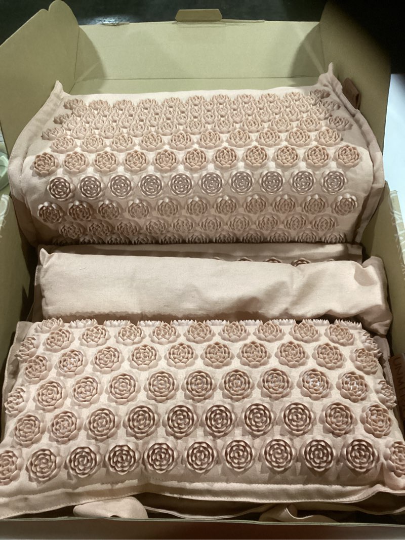 Condition photo showing Good Condition for UNMERA Acupressure Mat and Pillow Set/Flower Spikes-Volcanic Stone Heating Back/Neck Pain Relief,Spa-Like Relaxation, Premium Linen & Coconut Fiber Filling, Includes Bag Linen Original-volcano