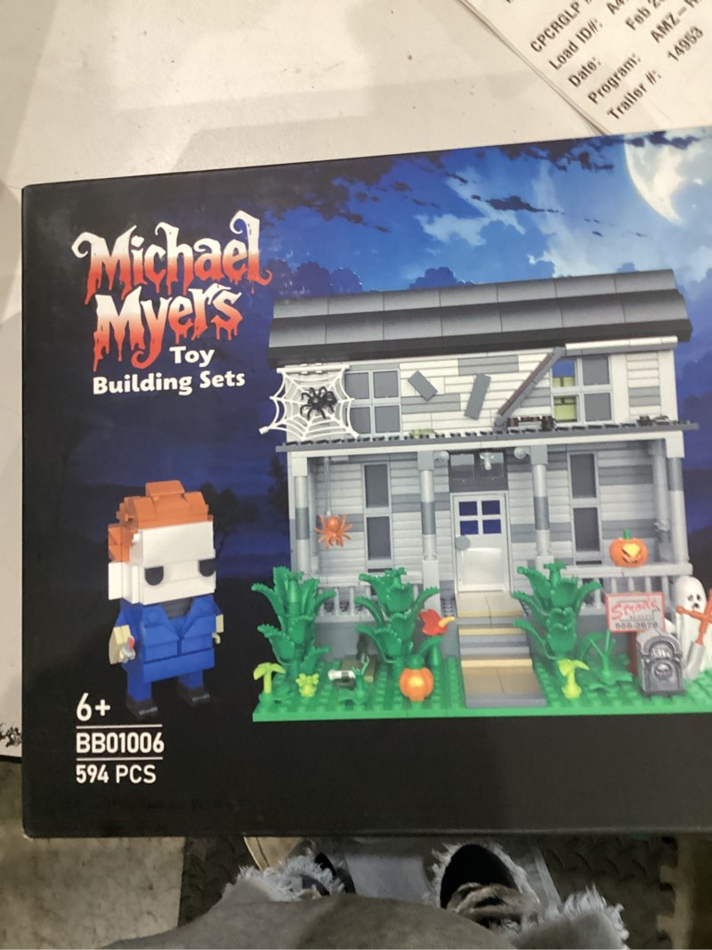 Condition photo showing New/Like New for Halloween Movie Building Set – Horror House & Figure, Toy Building Blocks Compatible with Lego, Collectible Gift for Horror Fans & Adults, Creative DIY Display Toy
